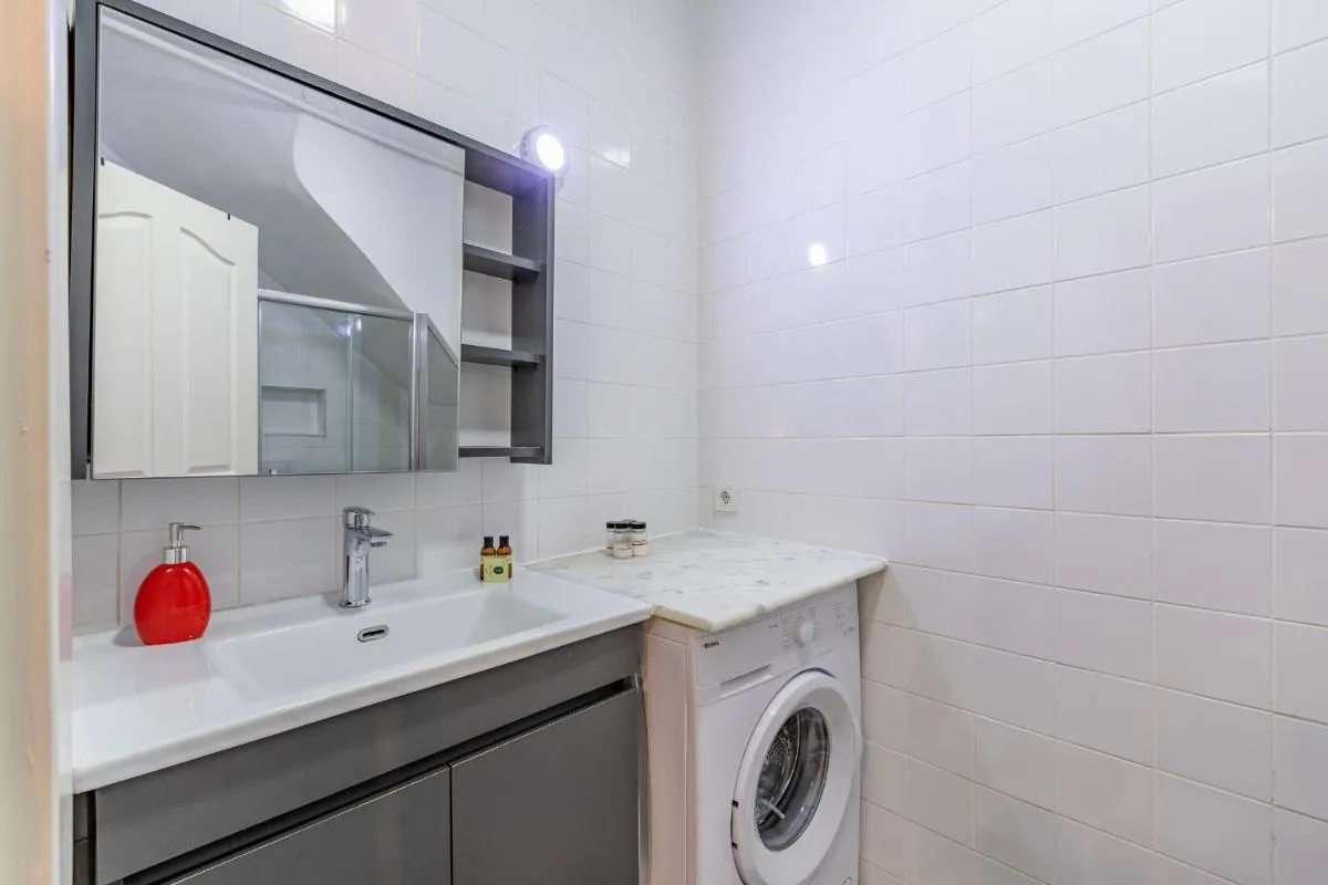 Image 2 of 1 BD Chic Garden Flat in Taksim
