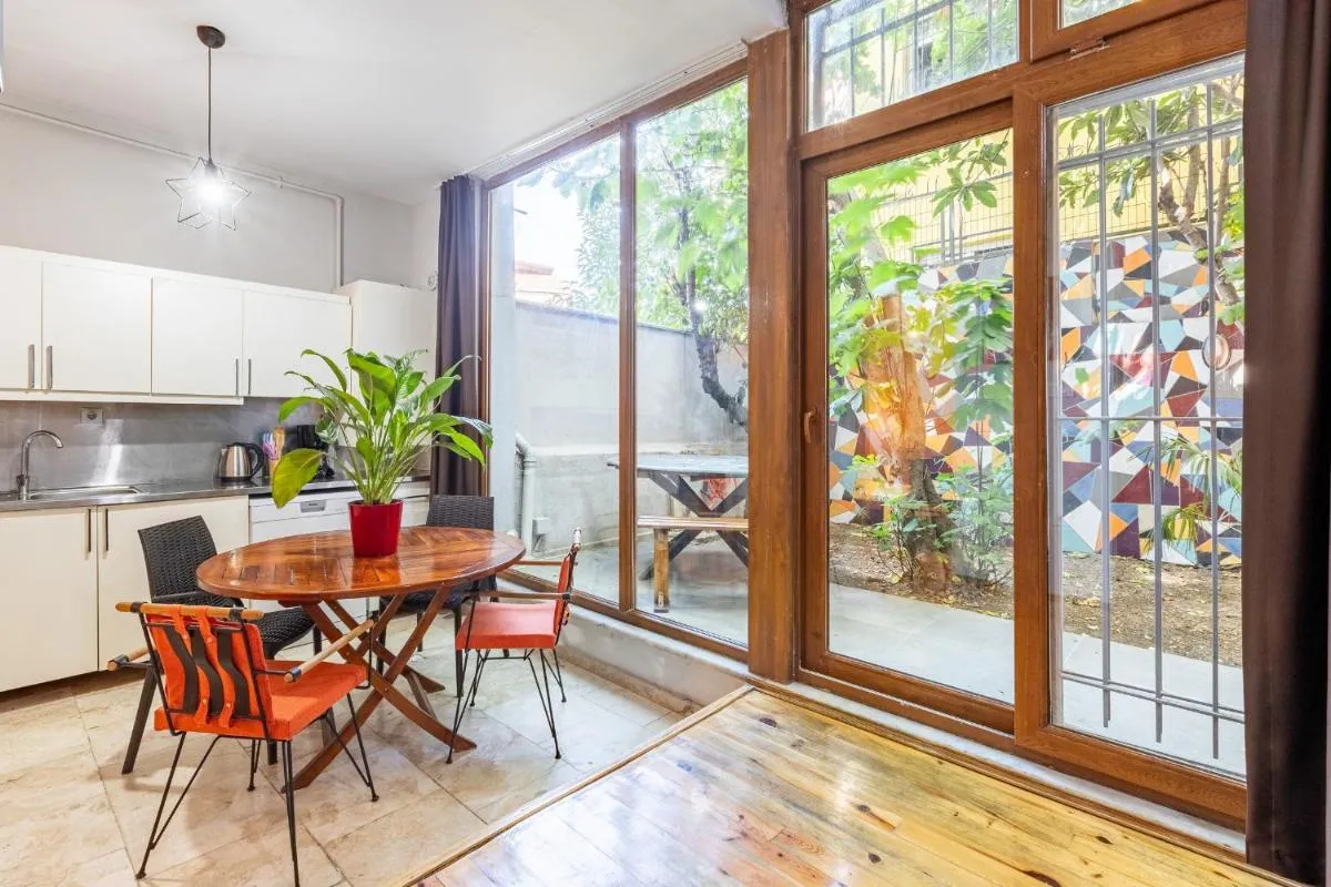 Image 3 of 1 BD Chic Garden Flat in Taksim