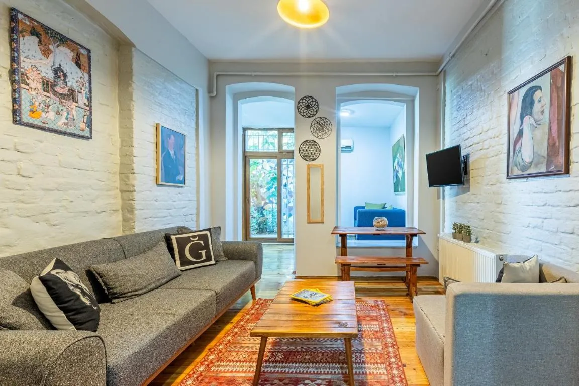 Image of 1 BD Chic Garden Flat in Taksim
