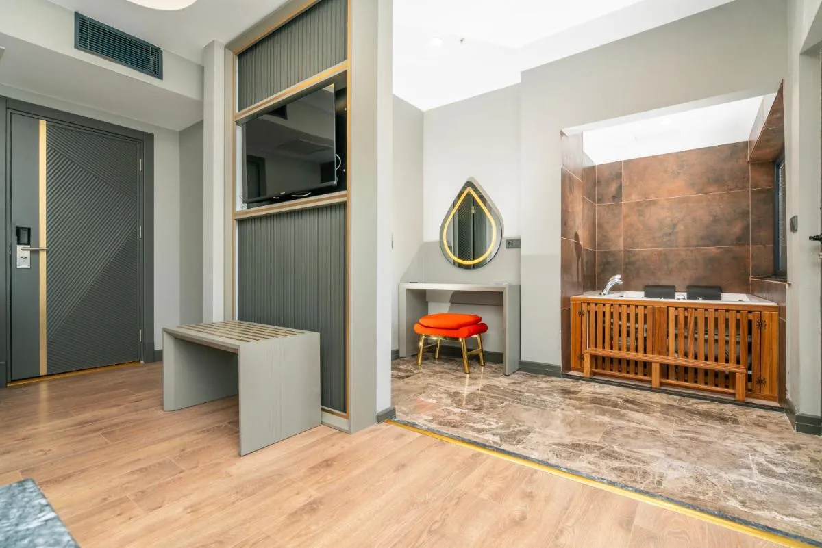 Image 1 of 216 Ruby Suite