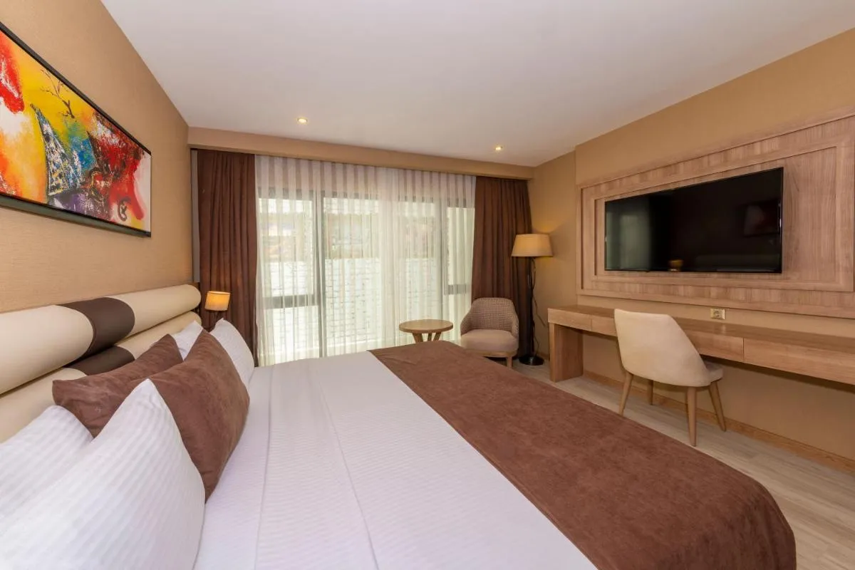 Image 3 of 38 Hotel