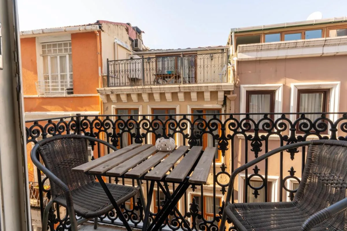 Image 4 of 5 Apartment Galata