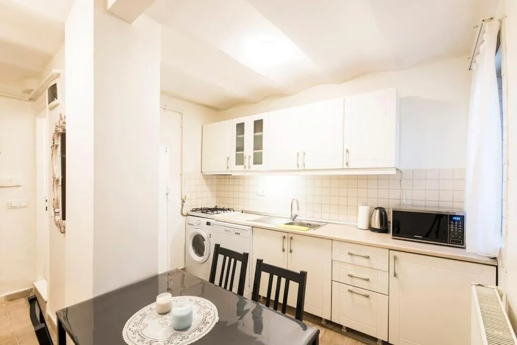 Image 3 of Beautiful 1 Br Apt. w/AC 400 meters Taksim Square