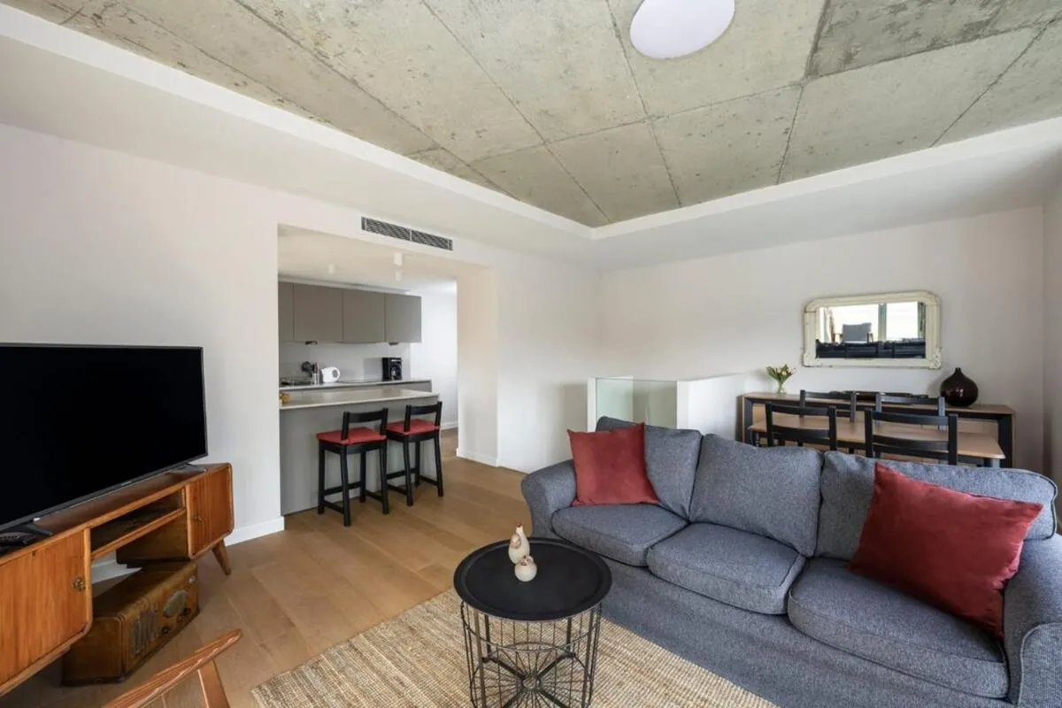 Image 4 of Beautiful Airy Duplex 2bd25bath Central Gem #172