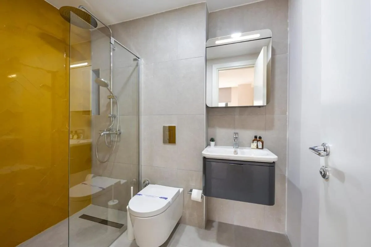 Image 2 of Beautiful Airy Duplex 2bd25bath Central Gem #172