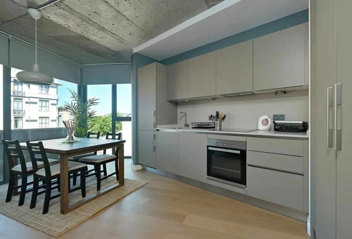 Image 3 of Bright Modern 1bd Cool New Scenic Balcony! #185