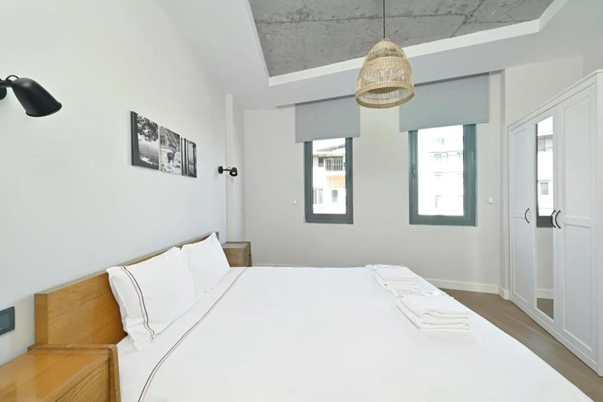 Image 1 of Bright Modern 1bd Cool New Scenic Balcony! #185