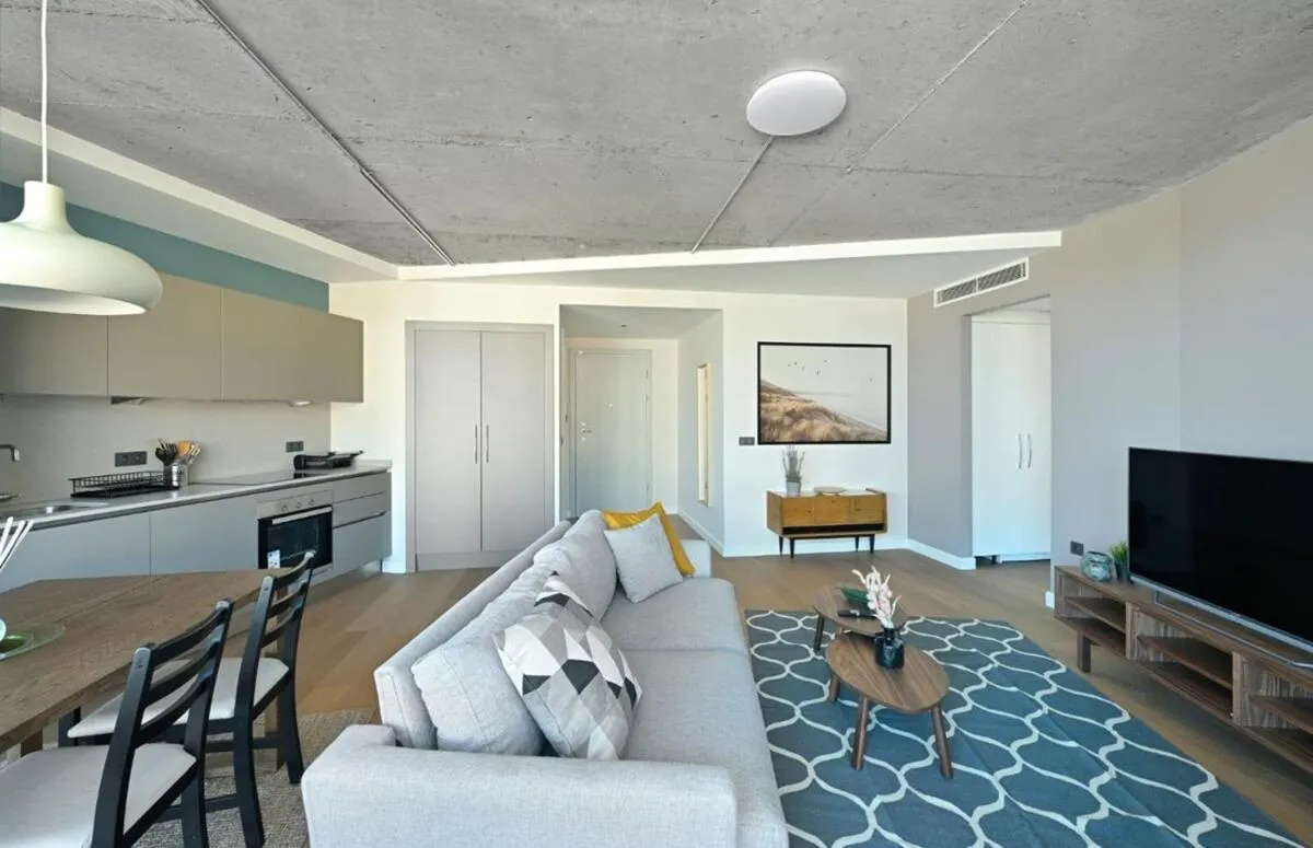 Image 4 of Bright Modern 1bd Cool New Scenic Balcony! #185