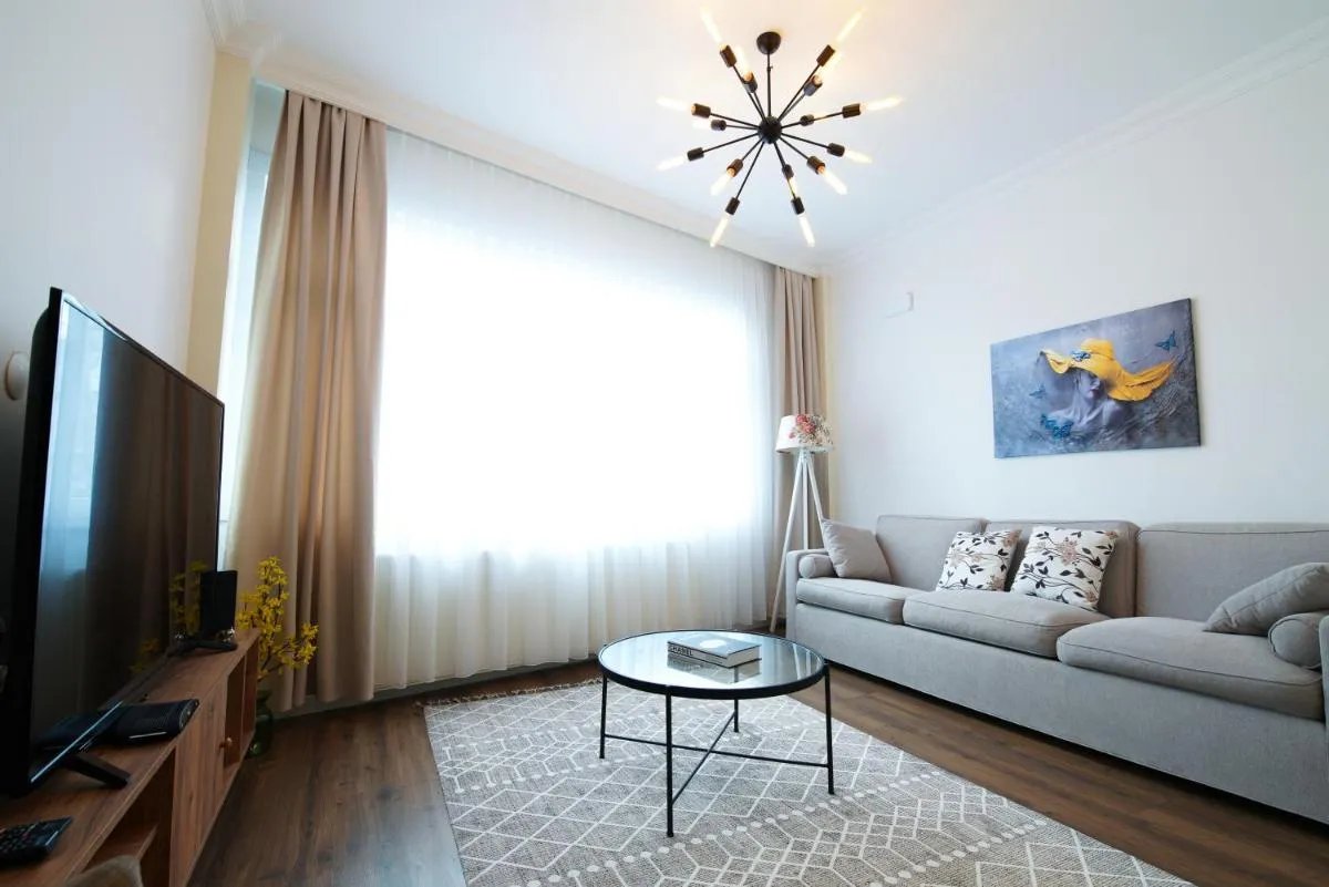 Image 3 of Center of city in Beşiktaş 2 plus 1 with 2 Bathroom and 3 Air Conditioner