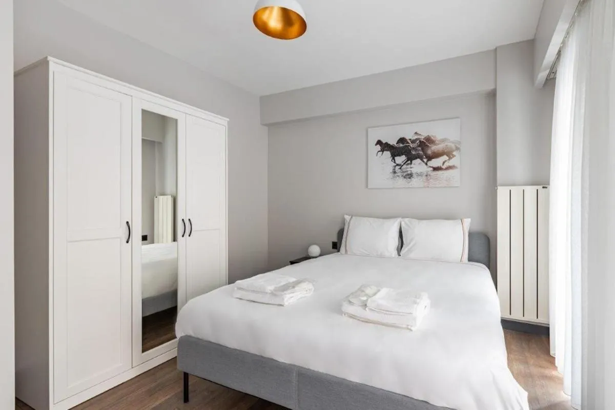 Image 6 of Charming Bright 1bd Modern Pad Wparking #337