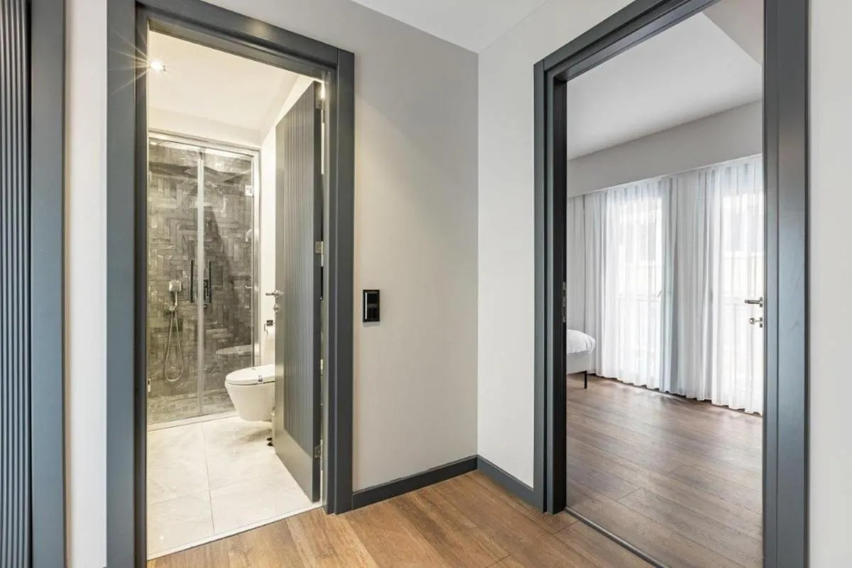 Image 2 of Charming Bright 1bd Modern Pad Wparking #337