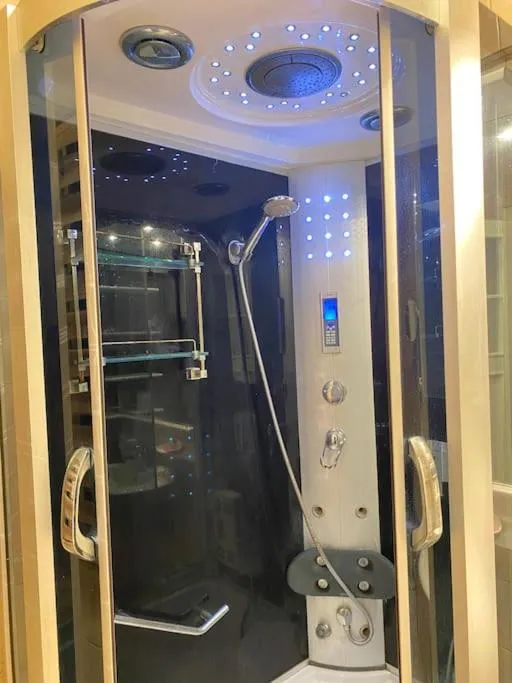 Image 4 of Comfy – spacious flat on the Kadıköy seaside