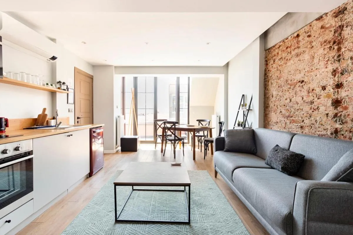 Image 3 of Decent apartment with a magnificent terrace , view