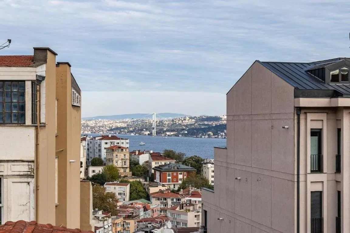 Image of Duplex Penthouse Wparking 3bd2bath Views! #340