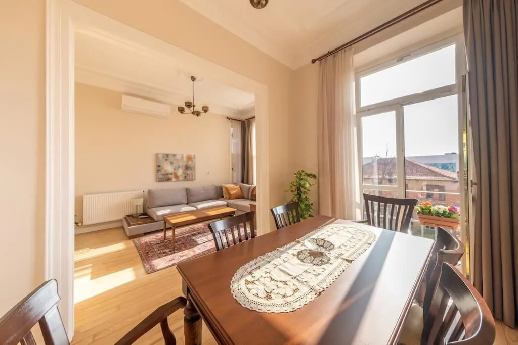 Image of Elegant, spacious, quiet 3br near historic center