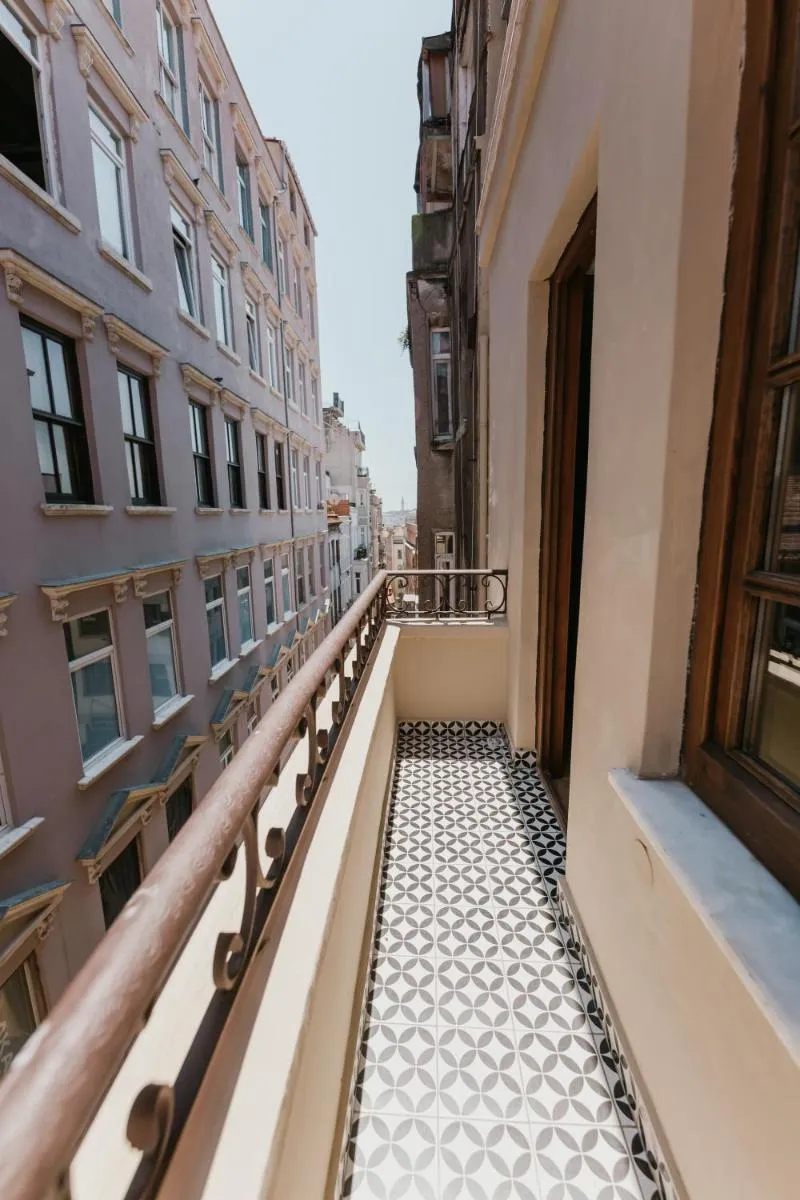Image 6 of Galadoo Suites