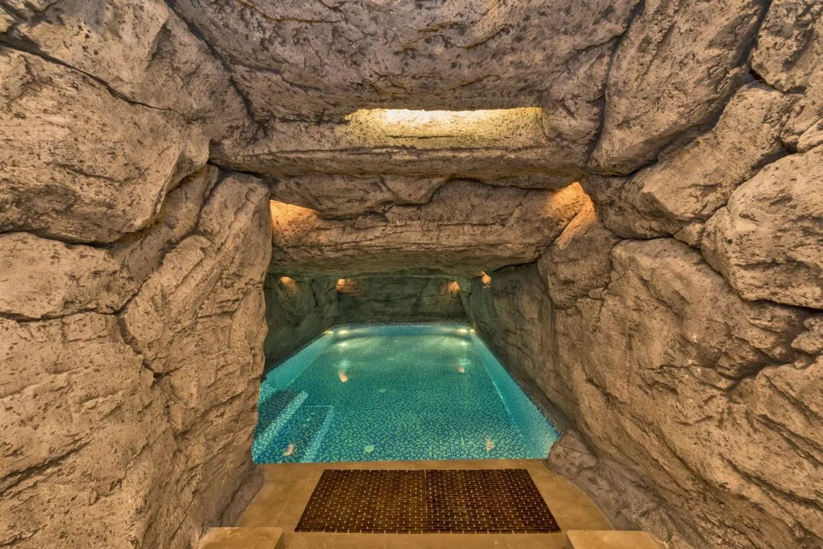 Image 3 of Glorious Hotel