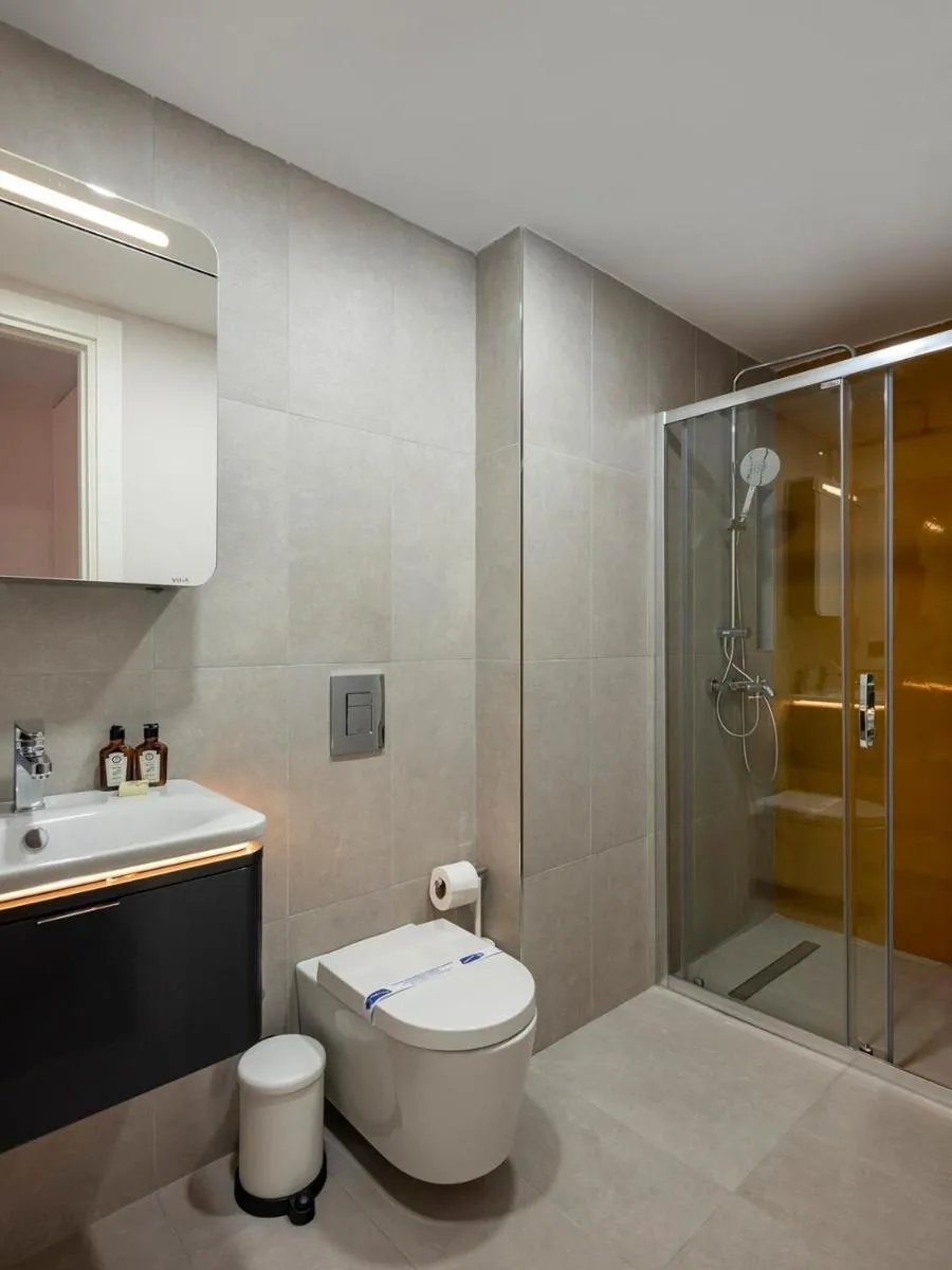 Image 3 of Gorgeous Bright Modern 2bed2bath Home! #69