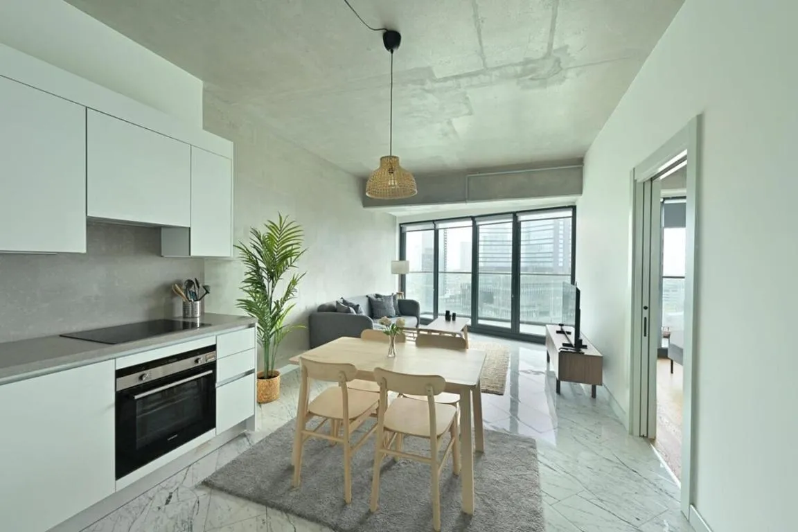Image of Gorgeous Modern 1bd Terracepoolviews! #183