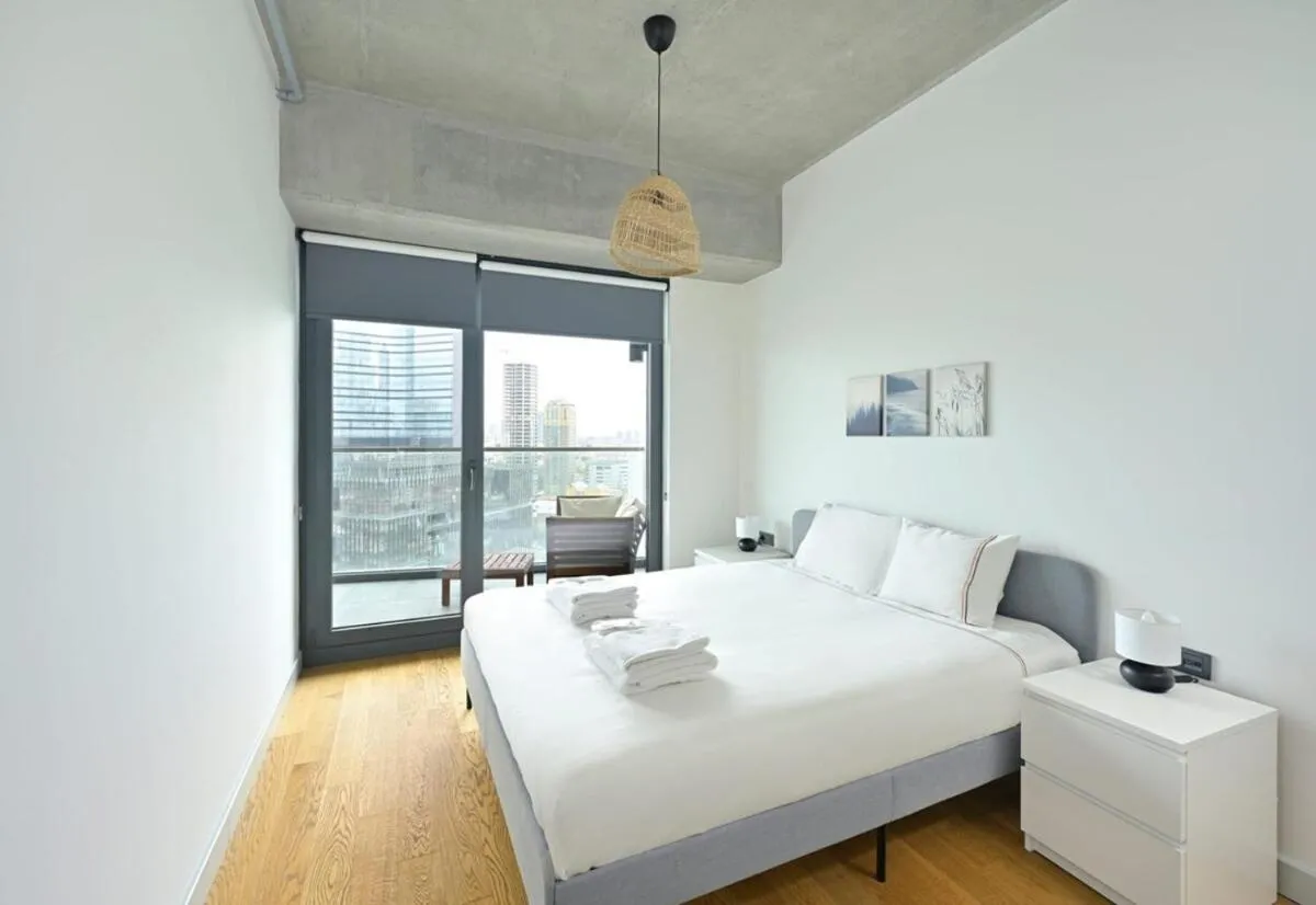 Image 1 of Gorgeous Modern 1bd Terracepoolviews! #183