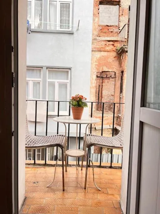 Image 5 of Historical Apartment Close Istıklal