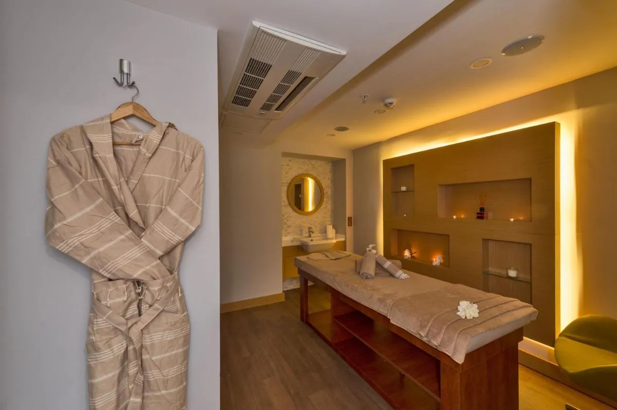 Image 2 of Hotel Boursier 1 & Spa