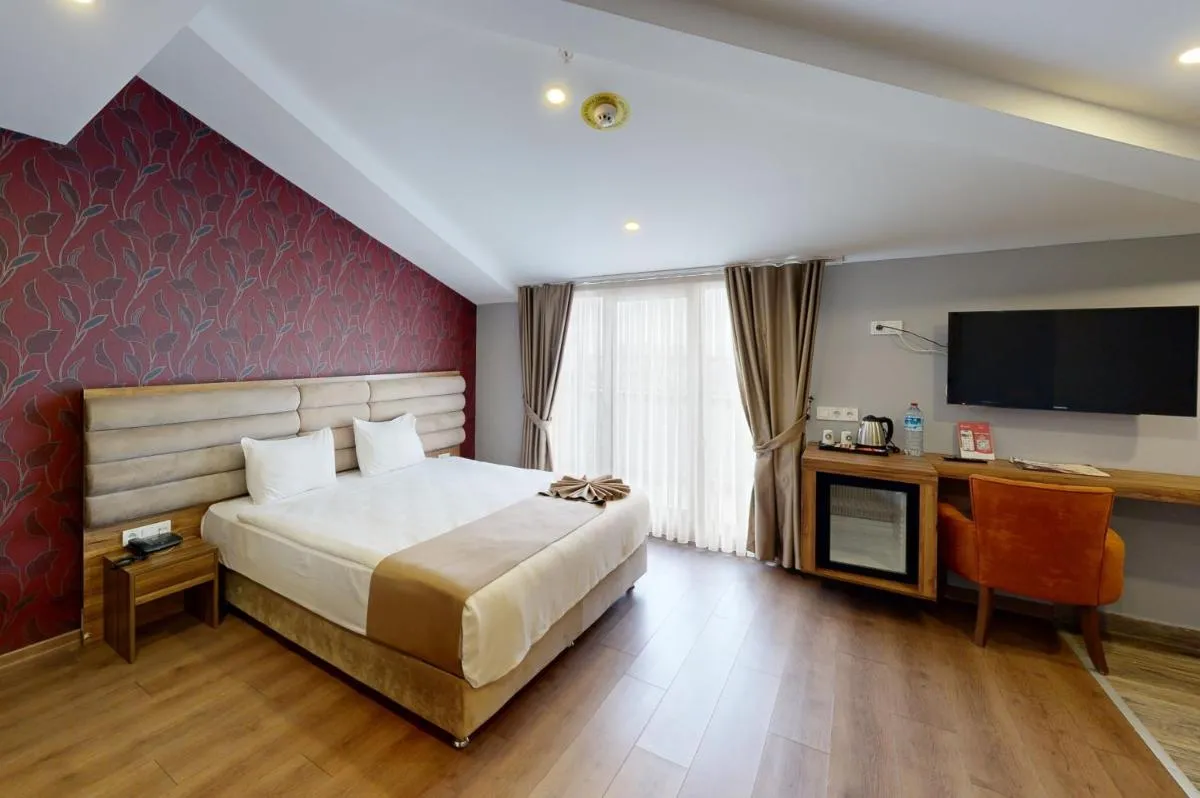 Image 1 of King City Hotel