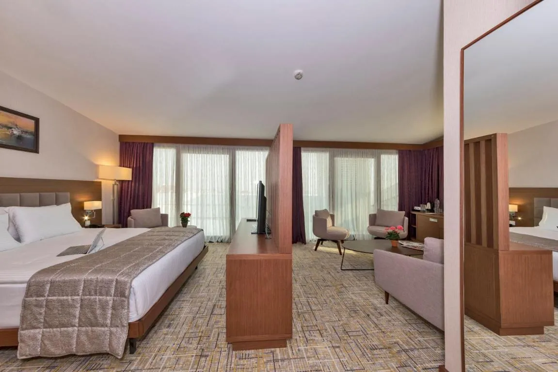 Image of Land Park Hotel