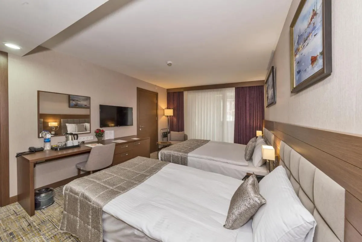 Image 4 of Land Park Hotel