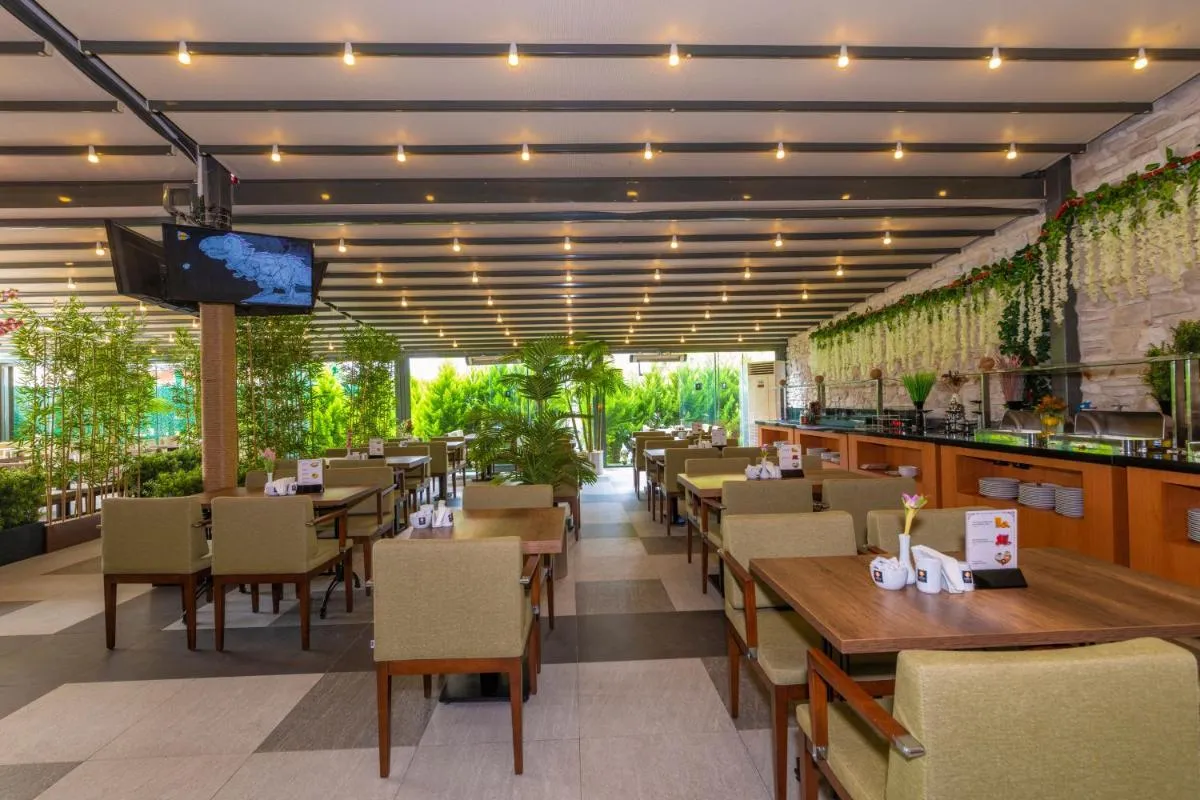 Image 2 of Land Park Hotel