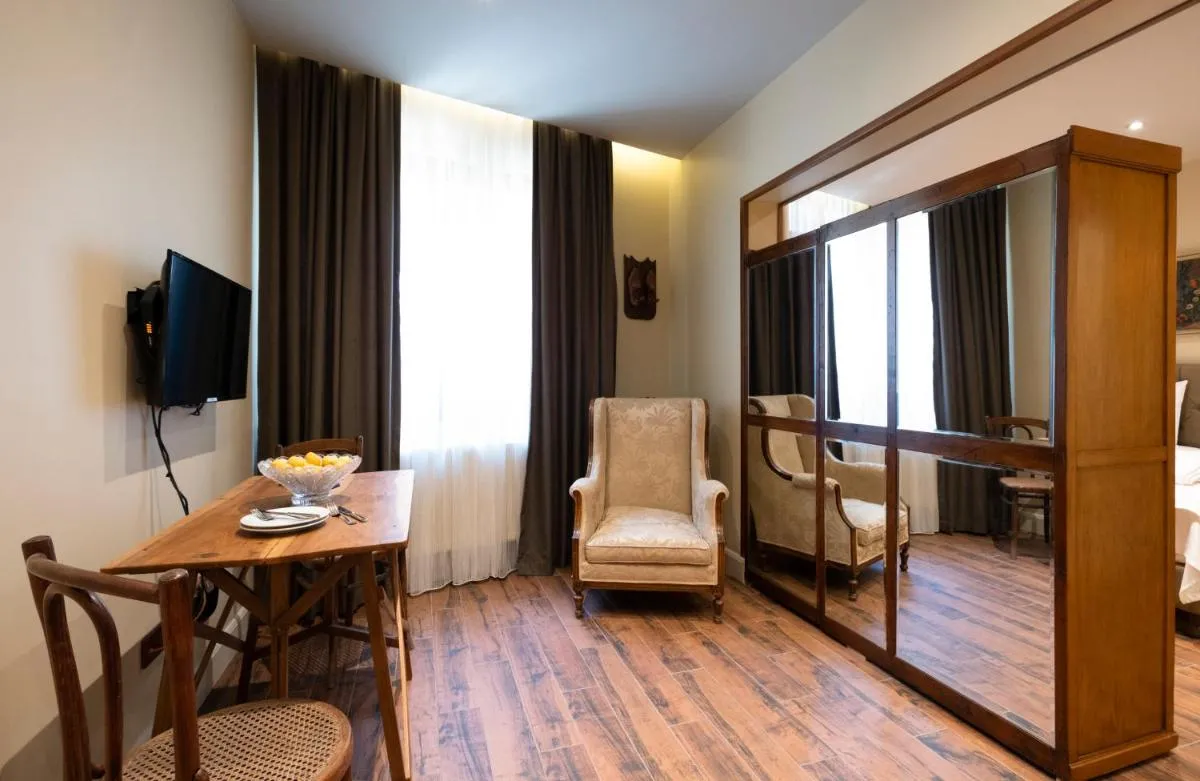 Image 4 of Level Suites