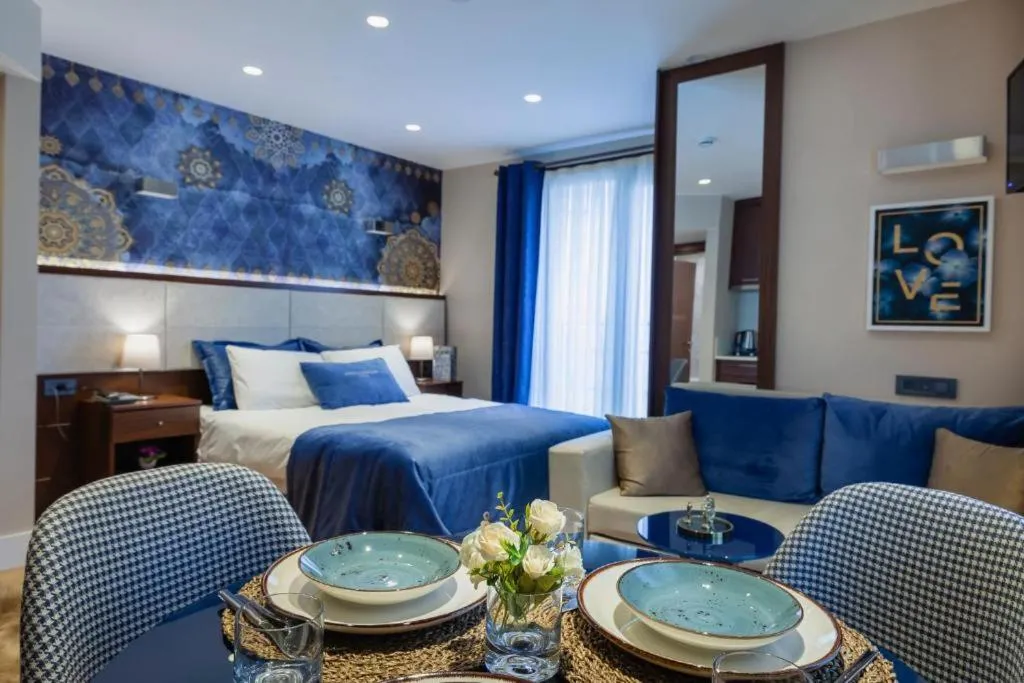 Image 1 of Lord Morgan & Exclusive Design Cihangir
