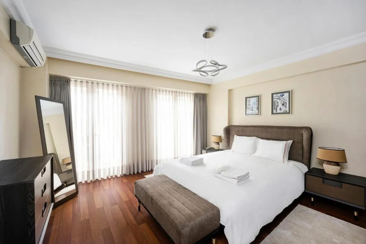 Image 1 of Lovely Bright Central Modern 1bed1bath! #159