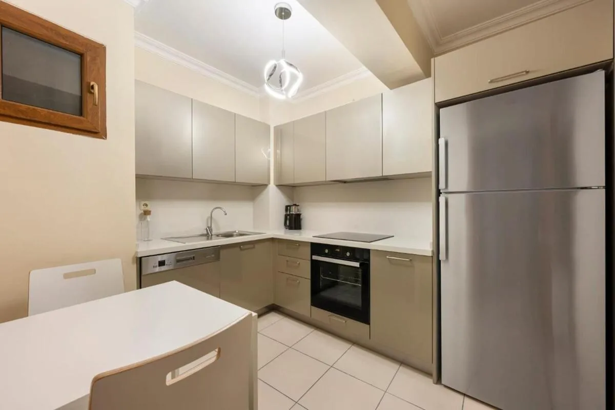 Image 3 of Lovely Bright Central Modern 1bed1bath! #159