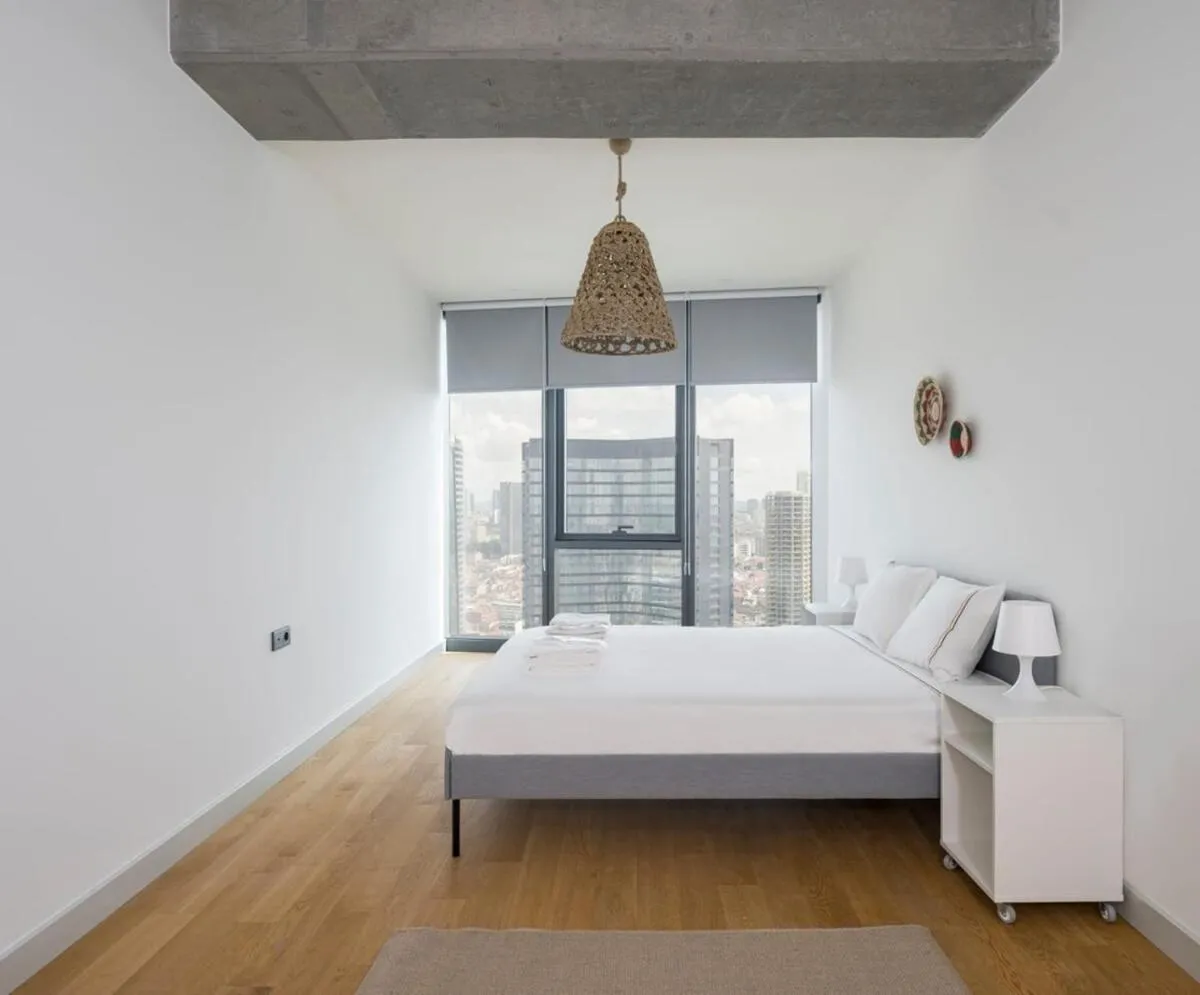 Image 1 of Lovely Modern 1bd Condo Views W Poolgym! #222