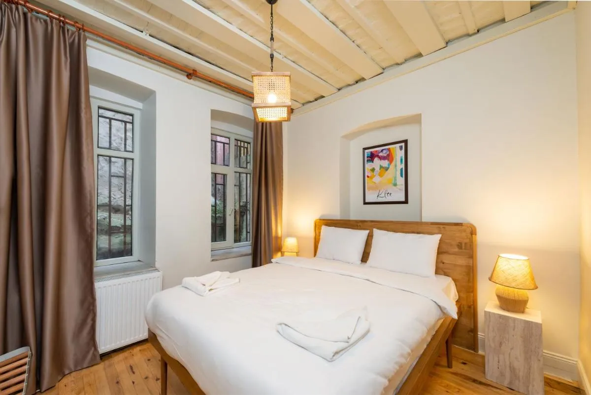 Image 6 of Maison Chic : Newly Renovated 3Br in City Center