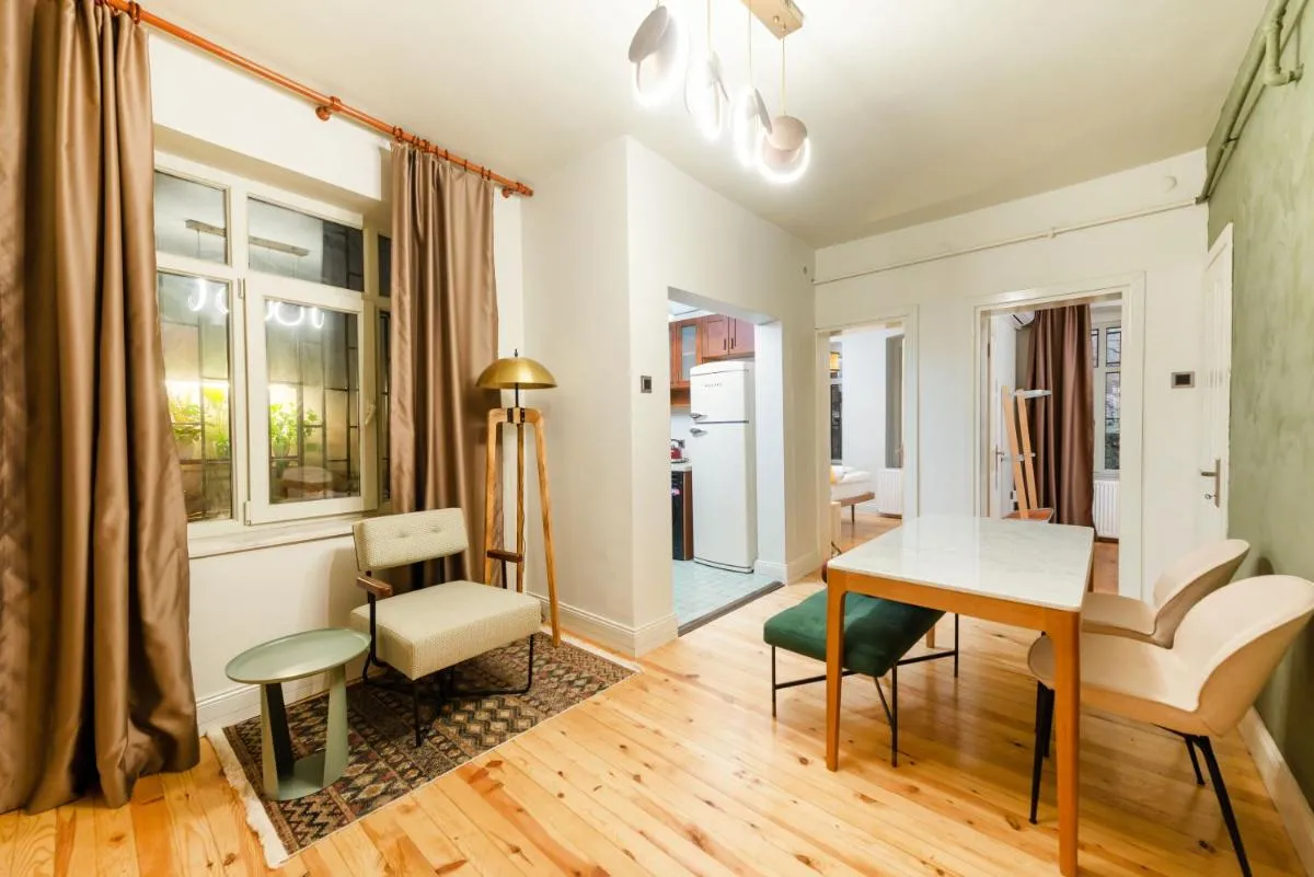 Image 3 of Maison Chic : Newly Renovated 3Br in City Center
