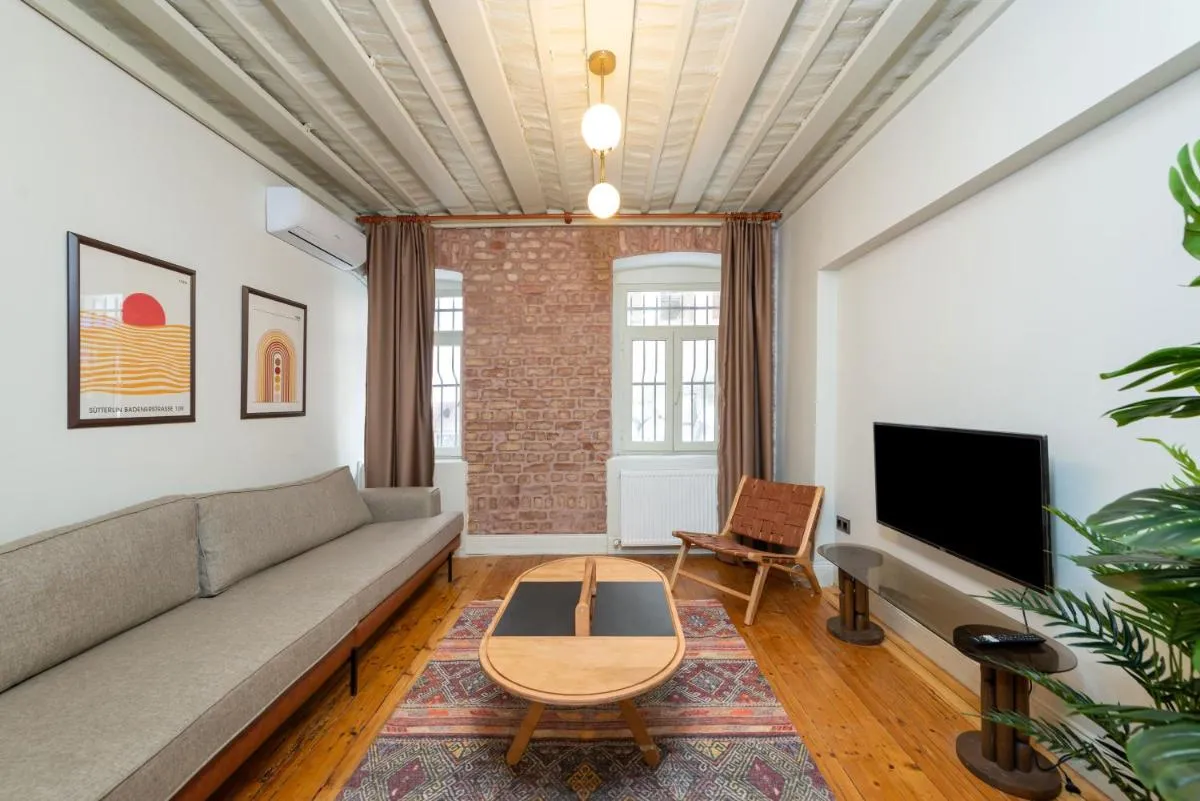 Image 4 of Maison Chic : Newly Renovated 3Br in City Center