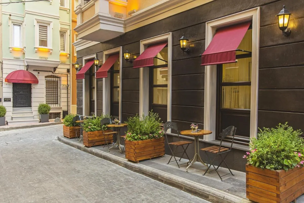 Image 5 of Meroddi Pera Flats