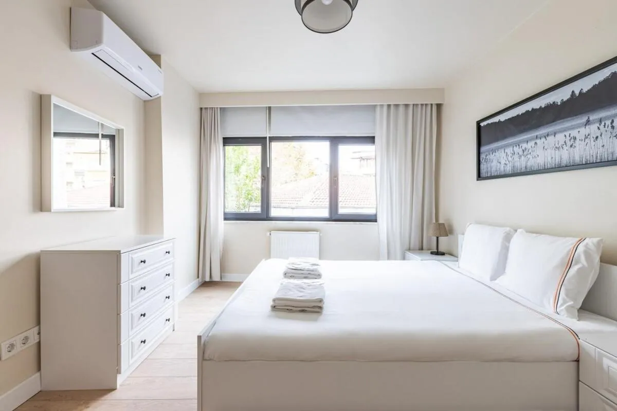 Image 1 of Modern Prime Location 1bed Bright Home! #243