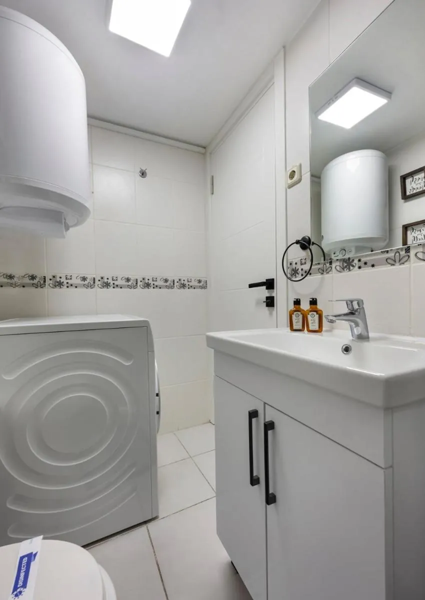 Image 2 of Modern Prime Location 2bd1bath Cozy Home! #213