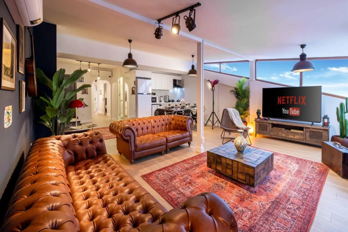 Image 1 of Monnas Suite