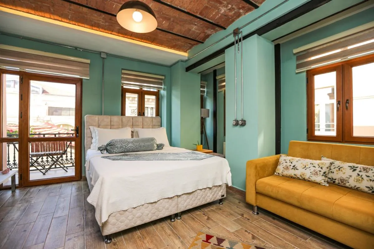 Image 1 of No 8 Galata