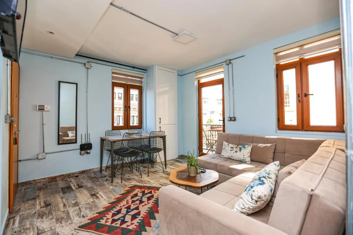 Image 4 of No 8 Galata