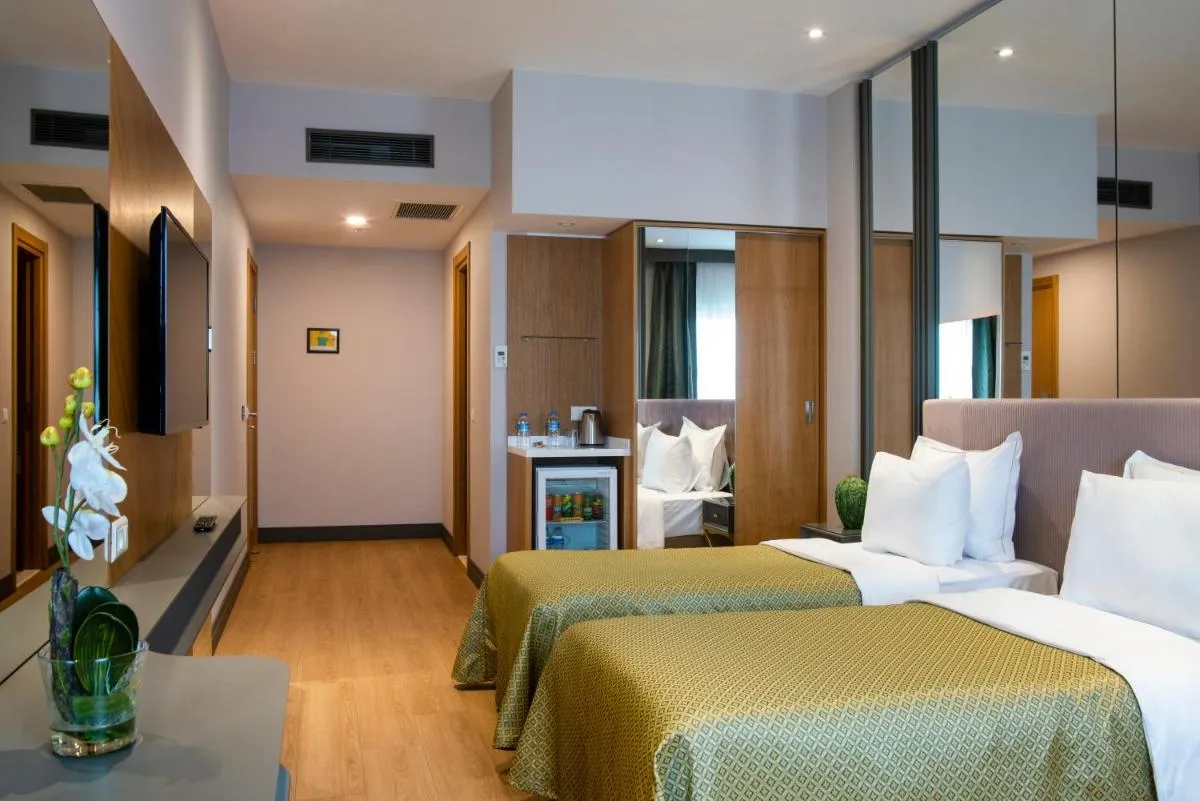 Image 1 of Oran Hotel