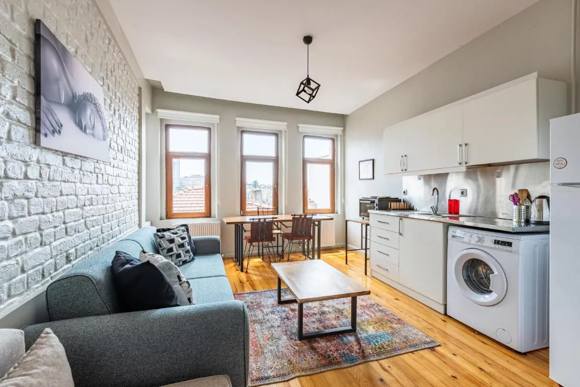 Image of Pin Exclusive 1 BD Taksim B4