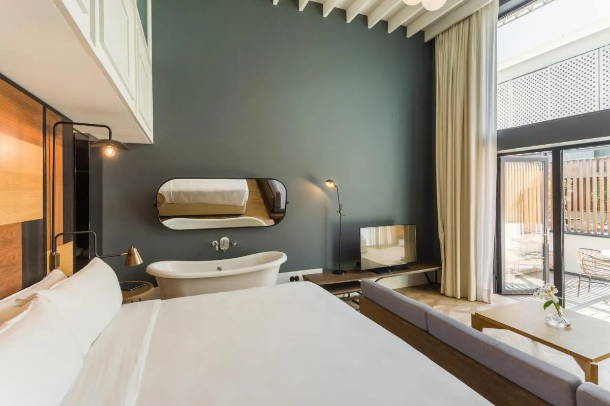 Image 1 of Room Mate Emir