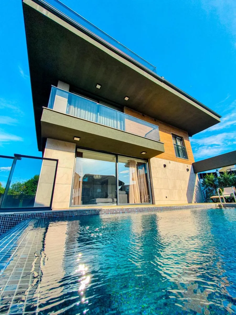 Image 5 of Royal Blue Luxury Villas