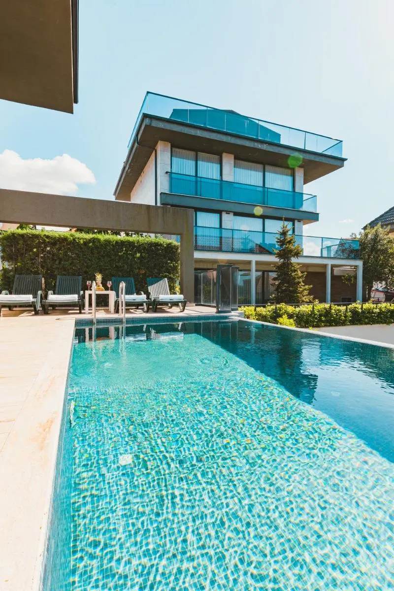 Image 3 of Royal Blue Luxury Villas