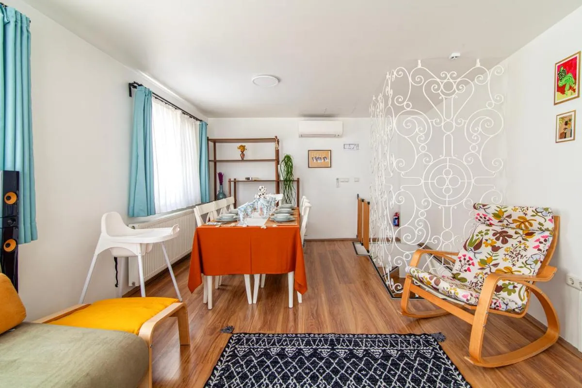 Image 3 of Secluded house , Near Bosphorus , 2 AC , Fast WiFi